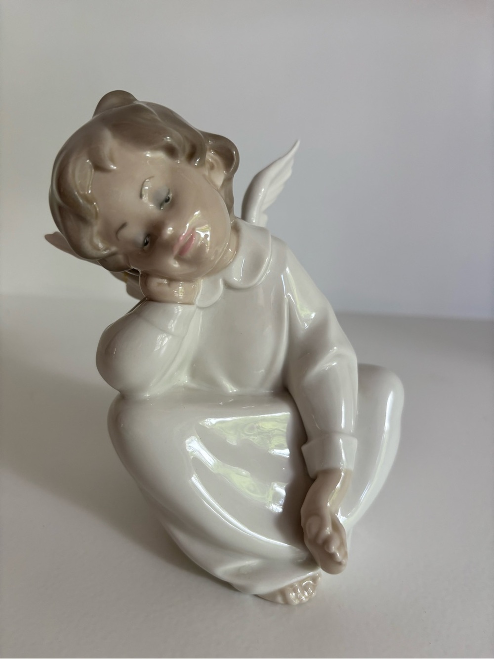 LLadro Porcelain Figurine- Retired # 4961 Cherub Dreaming 6” H w/Box